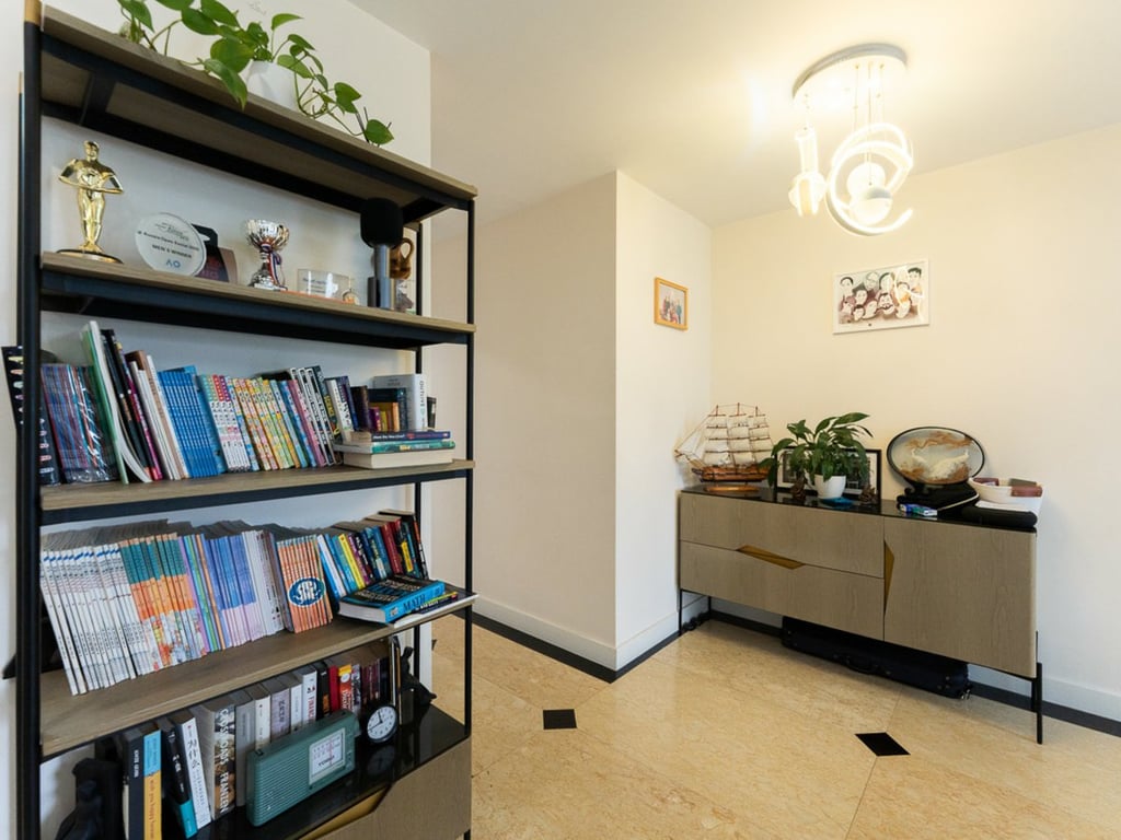 https://img.propertyraptor.com/cdn-cgi/imagedelivery/KD5bF_AFL0JDTbKLWF7z9g/ap8/ap8_001/hornet/prp/img/ad72311f398358a441356aeed790b5e4-wtm.jpg/public