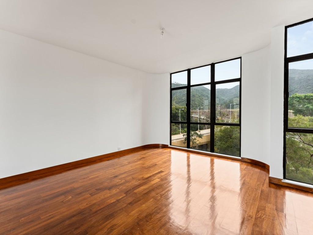 https://img.propertyraptor.com/cdn-cgi/imagedelivery/KD5bF_AFL0JDTbKLWF7z9g/ap8/ap8_001/hornet/prp/img/ad76119c6939520a3e1f4e04346c91ab.jpg/public