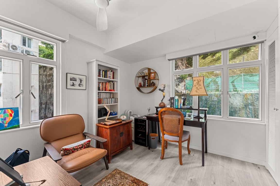 https://img.propertyraptor.com/cdn-cgi/imagedelivery/KD5bF_AFL0JDTbKLWF7z9g/ap8/ap8_001/hornet/prp/img/ad95b24ec32f55b08e473e1548ef4a0f-wtm.jpg/public