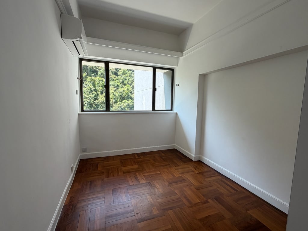 https://img.propertyraptor.com/cdn-cgi/imagedelivery/KD5bF_AFL0JDTbKLWF7z9g/ap8/ap8_001/hornet/prp/img/ad962199a1399fe2195be9d60a69d77d-wtm.jpg/public