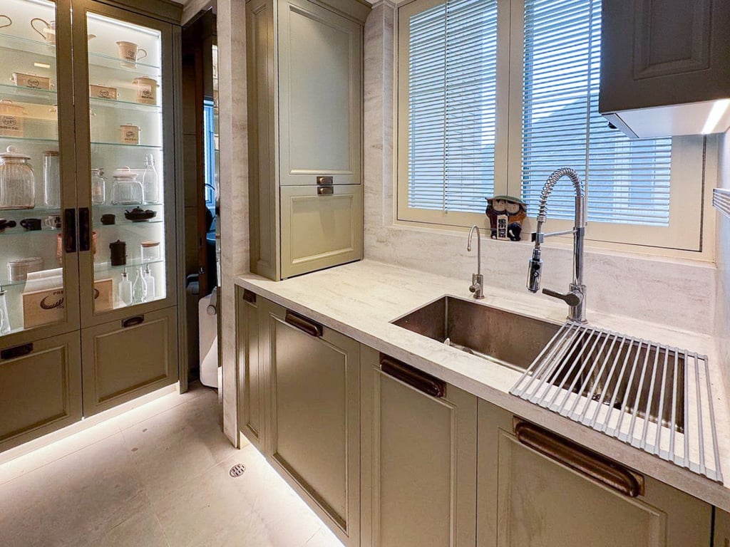 https://img.propertyraptor.com/cdn-cgi/imagedelivery/KD5bF_AFL0JDTbKLWF7z9g/ap8/ap8_001/hornet/prp/img/adabbc83e5e984015840c29776fd746b-wtm.jpg/public