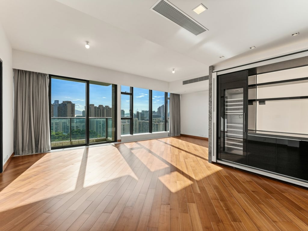 https://img.propertyraptor.com/cdn-cgi/imagedelivery/KD5bF_AFL0JDTbKLWF7z9g/ap8/ap8_001/hornet/prp/img/adb8ab23981e921fb48ed3e2339bb4f2-wtm.jpg/public