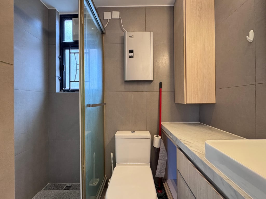 https://img.propertyraptor.com/cdn-cgi/imagedelivery/KD5bF_AFL0JDTbKLWF7z9g/ap8/ap8_001/hornet/prp/img/add0e85688fc9f382077ca3cb9523a7d-wtm.jpg/public