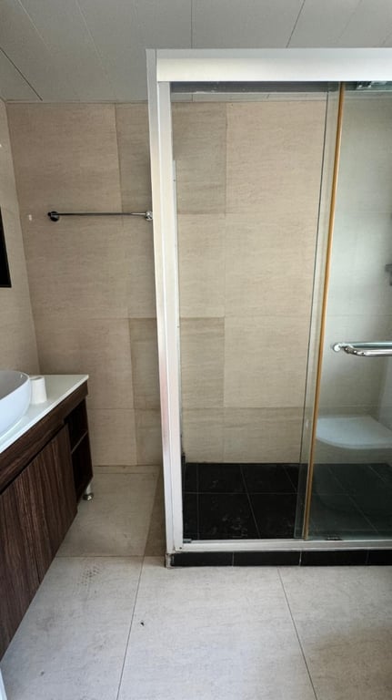 https://img.propertyraptor.com/cdn-cgi/imagedelivery/KD5bF_AFL0JDTbKLWF7z9g/ap8/ap8_001/hornet/prp/img/ade178570419a9448bfbb5e6d55a5a89-wtm.jpg/public