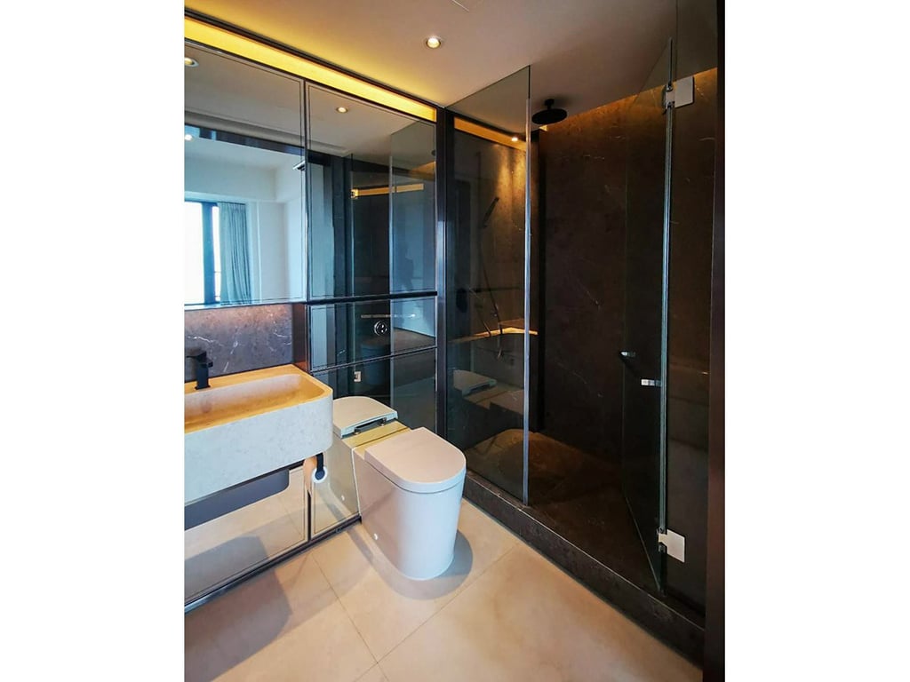 https://img.propertyraptor.com/cdn-cgi/imagedelivery/KD5bF_AFL0JDTbKLWF7z9g/ap8/ap8_001/hornet/prp/img/ade867d9866fb783264817a08e6ed83e.jpg/public