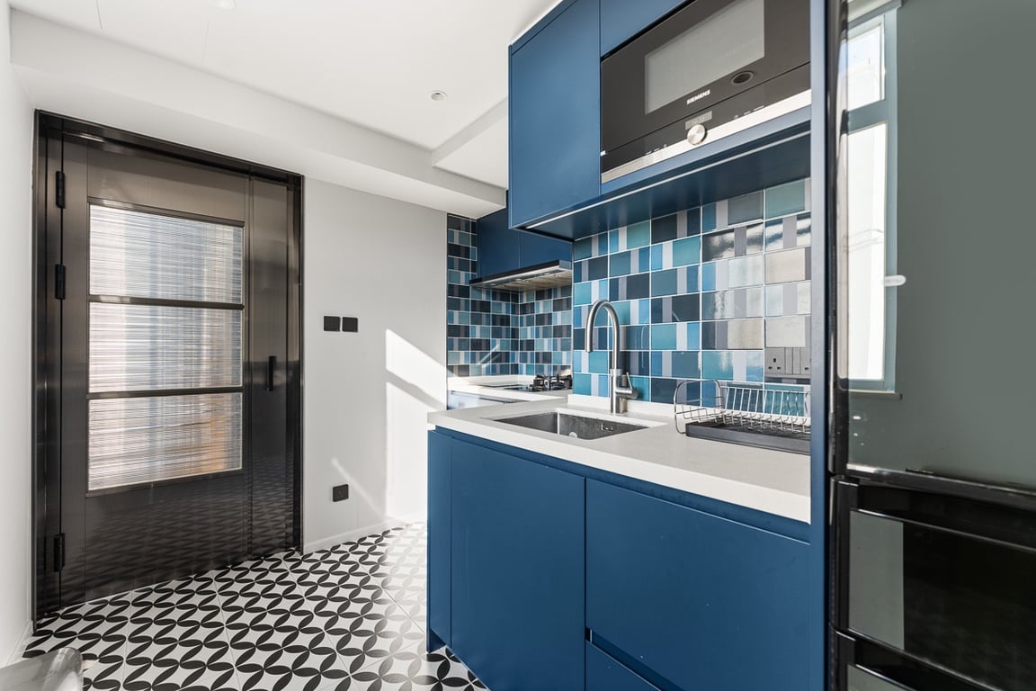 https://img.propertyraptor.com/cdn-cgi/imagedelivery/KD5bF_AFL0JDTbKLWF7z9g/ap8/ap8_001/hornet/prp/img/adf5ad98920ce85abb57ad68af00b411-wtm.jpg/public