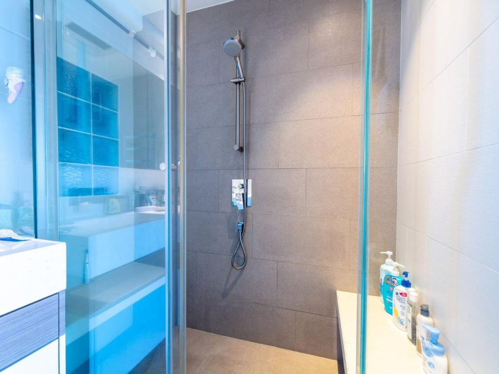https://img.propertyraptor.com/cdn-cgi/imagedelivery/KD5bF_AFL0JDTbKLWF7z9g/ap8/ap8_001/hornet/prp/img/ae039453a2694fcb17d6e2f37f32cee0.jpg/public