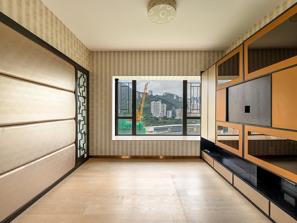 https://img.propertyraptor.com/cdn-cgi/imagedelivery/KD5bF_AFL0JDTbKLWF7z9g/ap8/ap8_001/hornet/prp/img/ae374ca03b941a66fd69b8fc77340cb4.jpg/public