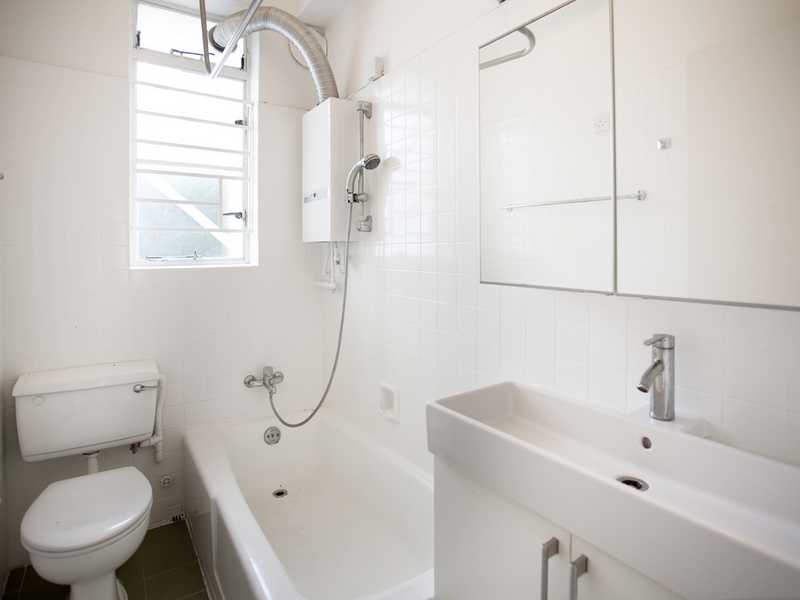 https://img.propertyraptor.com/cdn-cgi/imagedelivery/KD5bF_AFL0JDTbKLWF7z9g/ap8/ap8_001/hornet/prp/img/ae7eab22659d18d41eda10c2309cd464.jpg/public