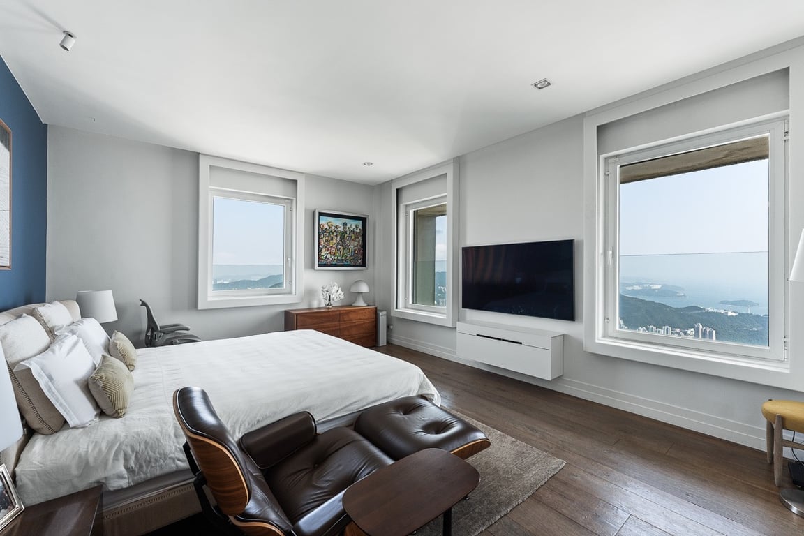 https://img.propertyraptor.com/cdn-cgi/imagedelivery/KD5bF_AFL0JDTbKLWF7z9g/ap8/ap8_001/hornet/prp/img/aea11203c6ba500645db098faa1d25f7-wtm.jpg/public