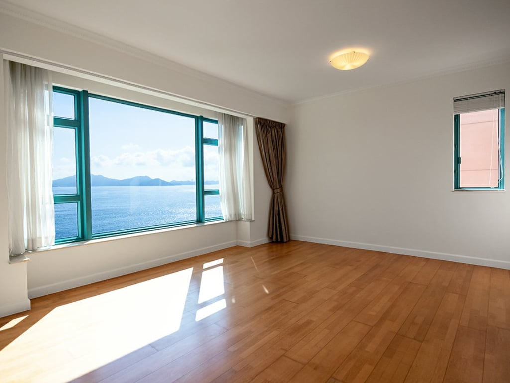 https://img.propertyraptor.com/cdn-cgi/imagedelivery/KD5bF_AFL0JDTbKLWF7z9g/ap8/ap8_001/hornet/prp/img/aeb0f51a4442a97493beff7889f1316e.jpg/public
