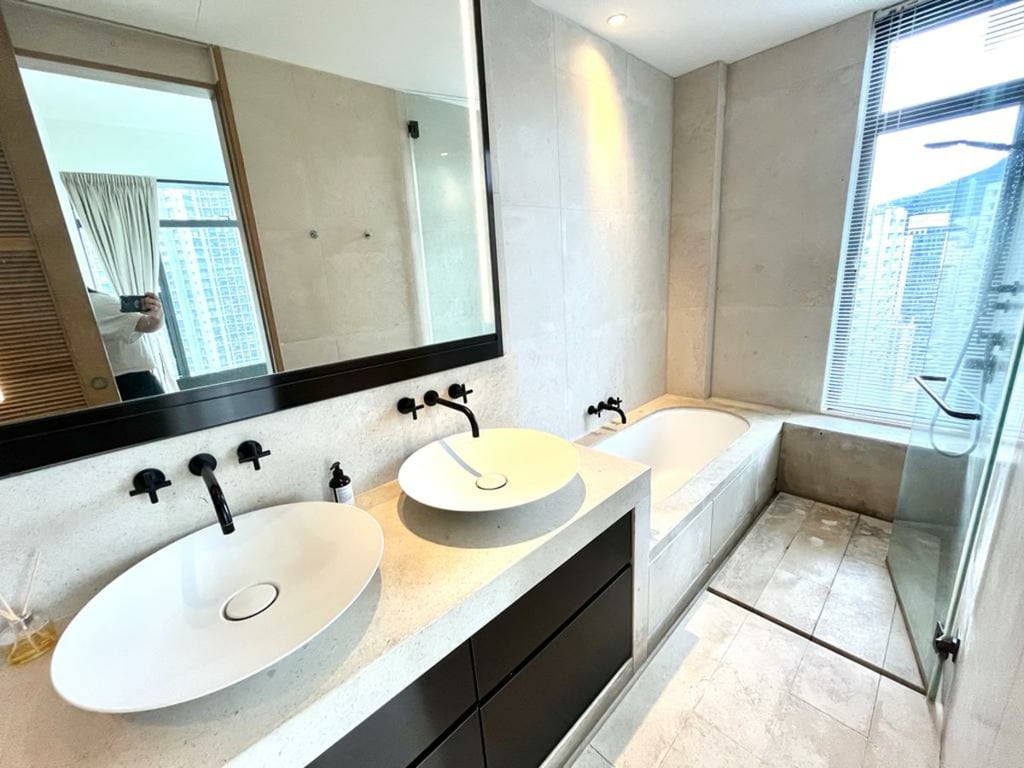 https://img.propertyraptor.com/cdn-cgi/imagedelivery/KD5bF_AFL0JDTbKLWF7z9g/ap8/ap8_001/hornet/prp/img/aec8bd4fec9b2d2aa2de6245f4fe7f71-wtm.jpg/public