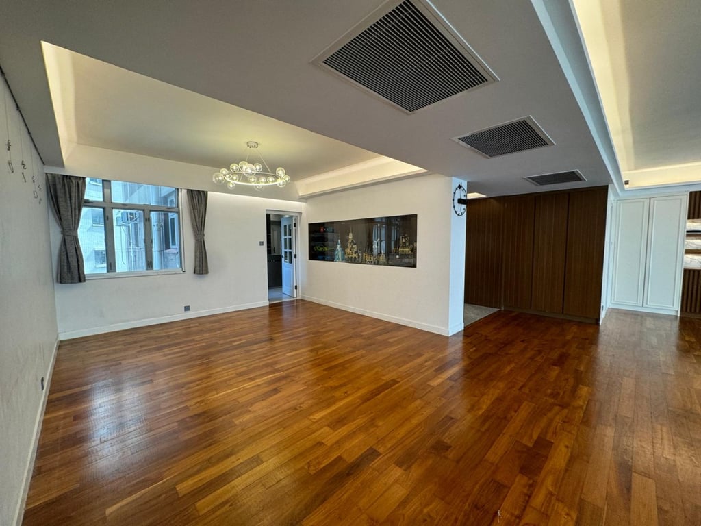 https://img.propertyraptor.com/cdn-cgi/imagedelivery/KD5bF_AFL0JDTbKLWF7z9g/ap8/ap8_001/hornet/prp/img/aecd5d34ae9299fffad188d9d53c86c5-wtm.jpg/public
