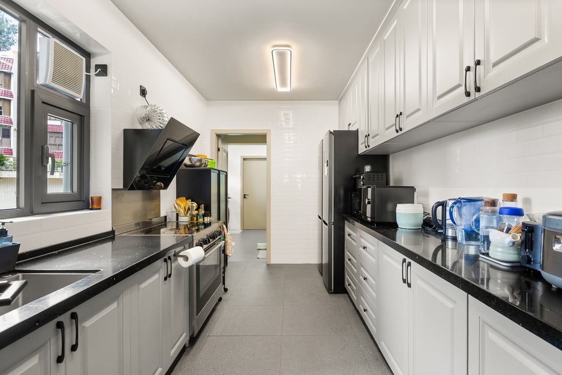 https://img.propertyraptor.com/cdn-cgi/imagedelivery/KD5bF_AFL0JDTbKLWF7z9g/ap8/ap8_001/hornet/prp/img/aed47ad66a690cfcc1138f5db489d0de-wtm.jpg/public