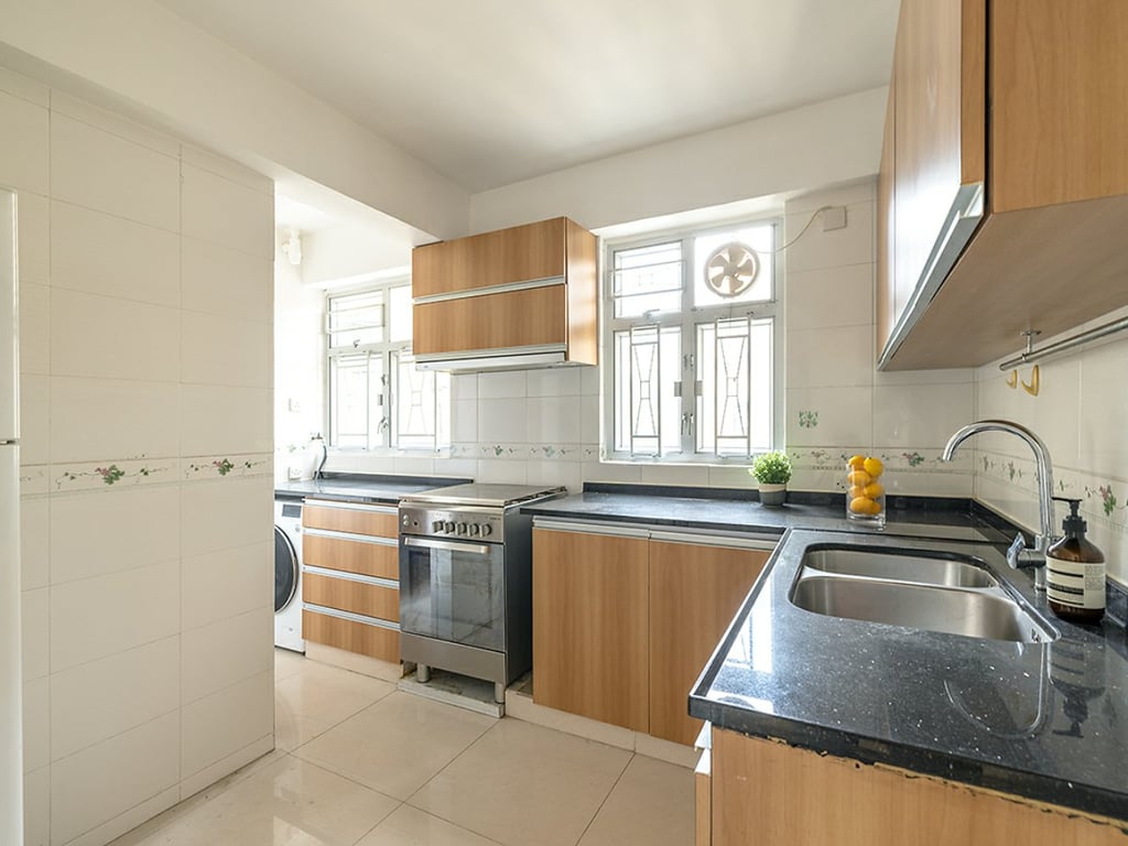 https://img.propertyraptor.com/cdn-cgi/imagedelivery/KD5bF_AFL0JDTbKLWF7z9g/ap8/ap8_001/hornet/prp/img/aee39b171500d2da5cb7cc14d5da1856.jpg/public