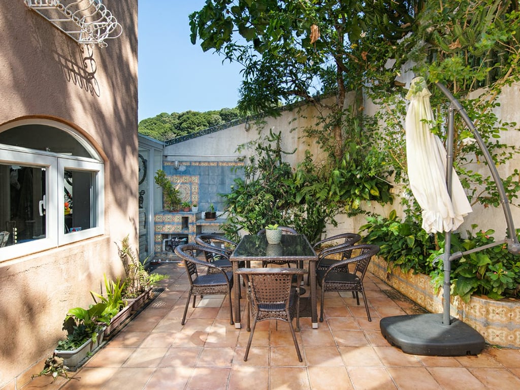 https://img.propertyraptor.com/cdn-cgi/imagedelivery/KD5bF_AFL0JDTbKLWF7z9g/ap8/ap8_001/hornet/prp/img/aeef77aa6c00d3835852a25943000e25.jpg/public