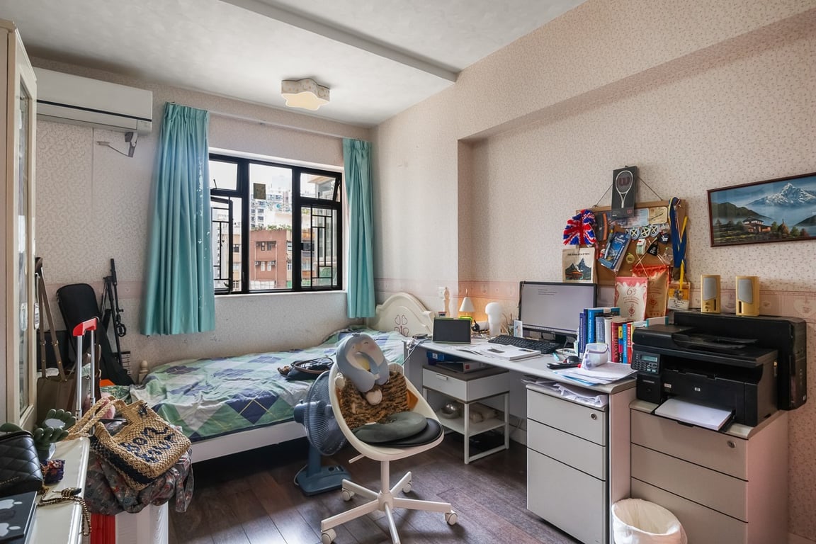 https://img.propertyraptor.com/cdn-cgi/imagedelivery/KD5bF_AFL0JDTbKLWF7z9g/ap8/ap8_001/hornet/prp/img/af0c50fe18676219826618e533ca7c61-wtm.jpg/public