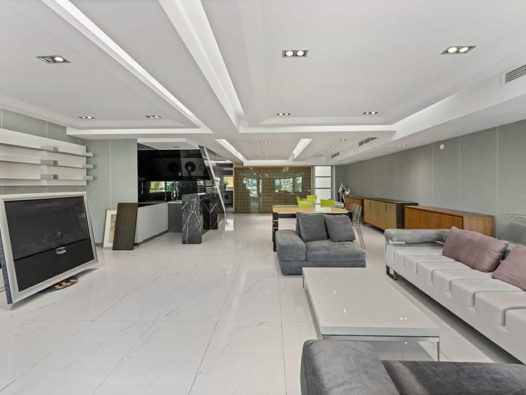 56 Repulse Bay Road
