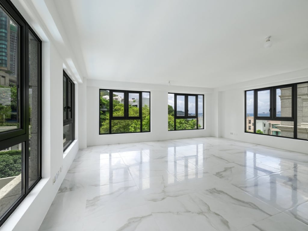 https://img.propertyraptor.com/cdn-cgi/imagedelivery/KD5bF_AFL0JDTbKLWF7z9g/ap8/ap8_001/hornet/prp/img/af195cc45c5b2b4f54f2ee06201cff2a.jpg/public