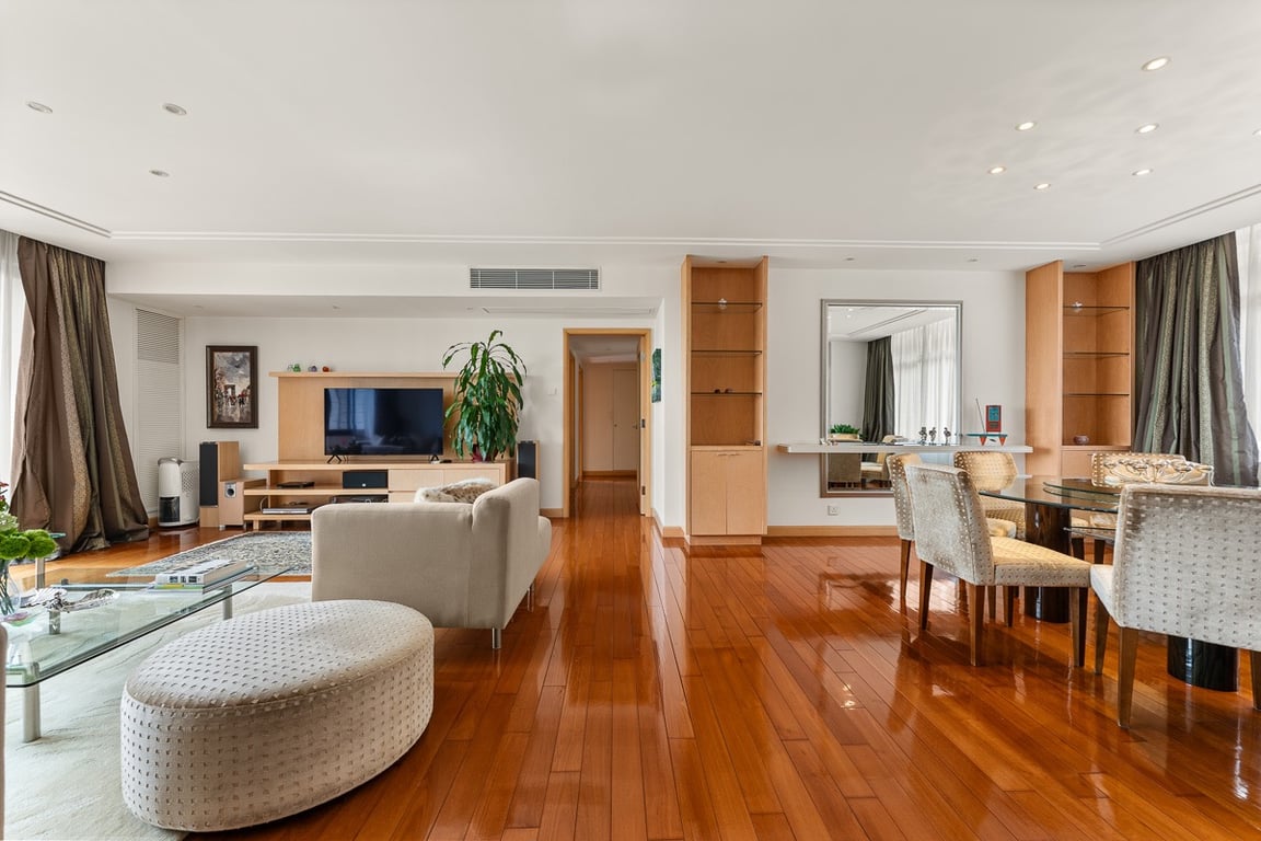 https://img.propertyraptor.com/cdn-cgi/imagedelivery/KD5bF_AFL0JDTbKLWF7z9g/ap8/ap8_001/hornet/prp/img/af711053d62f7b7febcdc1682f363281-wtm.jpg/public