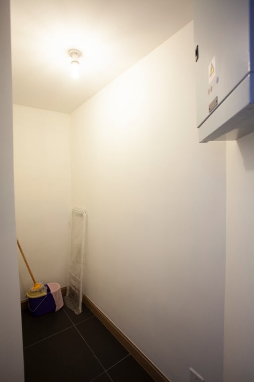 https://img.propertyraptor.com/cdn-cgi/imagedelivery/KD5bF_AFL0JDTbKLWF7z9g/ap8/ap8_001/hornet/prp/img/af80a168fabc85fef9aa9504841b7ad5-wtm.jpg/public