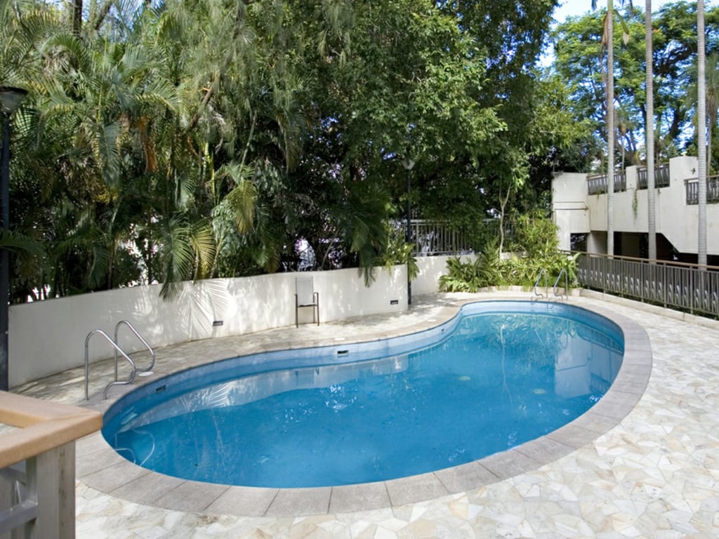 https://img.propertyraptor.com/cdn-cgi/imagedelivery/KD5bF_AFL0JDTbKLWF7z9g/ap8/ap8_001/hornet/prp/img/afa9af6a2104e25763d43390416b199a.jpg/public