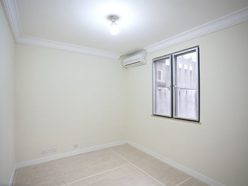 https://img.propertyraptor.com/cdn-cgi/imagedelivery/KD5bF_AFL0JDTbKLWF7z9g/ap8/ap8_001/hornet/prp/img/afbe770dc6ce0451fbdd023ea6b1b96f.jpg/public