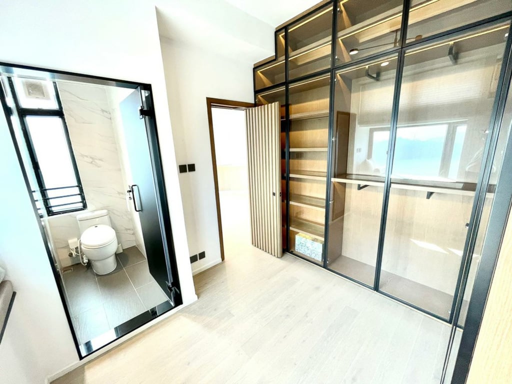 https://img.propertyraptor.com/cdn-cgi/imagedelivery/KD5bF_AFL0JDTbKLWF7z9g/ap8/ap8_001/hornet/prp/img/afdff8fd58d05541f5d35abdc864b7d9.jpg/public