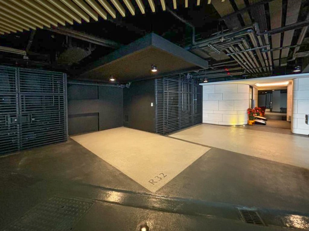 https://img.propertyraptor.com/cdn-cgi/imagedelivery/KD5bF_AFL0JDTbKLWF7z9g/ap8/ap8_001/hornet/prp/img/afeb4cab385eaf0f29127f3388e6b33c.jpg/public