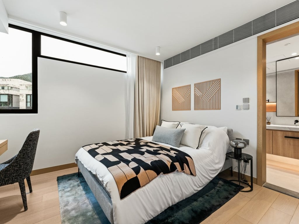https://img.propertyraptor.com/cdn-cgi/imagedelivery/KD5bF_AFL0JDTbKLWF7z9g/ap8/ap8_001/hornet/prp/img/afee52d1dad916f603162be978d774c3-wtm.jpg/public