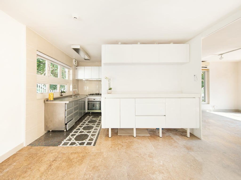 https://img.propertyraptor.com/cdn-cgi/imagedelivery/KD5bF_AFL0JDTbKLWF7z9g/ap8/ap8_001/hornet/prp/img/b0345e8517f38ab8a5bf6ddaadf6a090.jpg/public