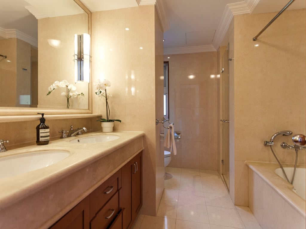 https://img.propertyraptor.com/cdn-cgi/imagedelivery/KD5bF_AFL0JDTbKLWF7z9g/ap8/ap8_001/hornet/prp/img/b052e7aa2269e67efe807ff739be9cfb.jpg/public