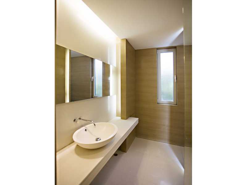 https://img.propertyraptor.com/cdn-cgi/imagedelivery/KD5bF_AFL0JDTbKLWF7z9g/ap8/ap8_001/hornet/prp/img/b0778ad0b7dbbf7100b0735366cd9ef3.jpg/public