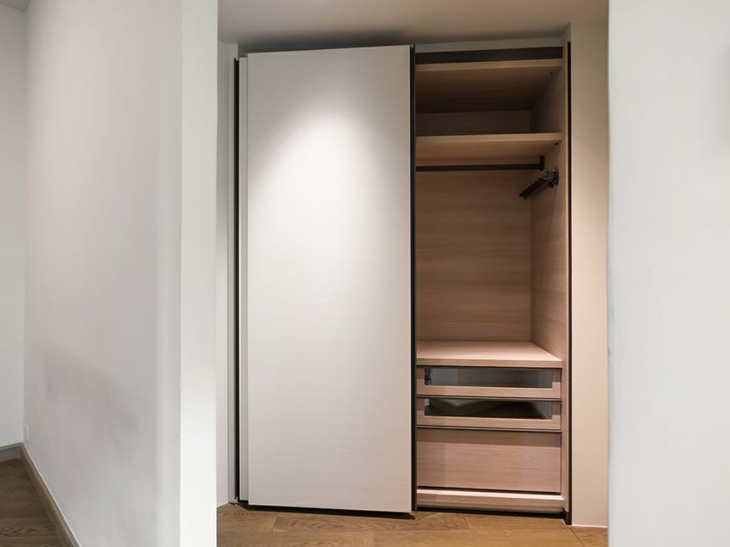 https://img.propertyraptor.com/cdn-cgi/imagedelivery/KD5bF_AFL0JDTbKLWF7z9g/ap8/ap8_001/hornet/prp/img/b07a318a4cd146762fc6c47bbd3f3de4.jpg/public
