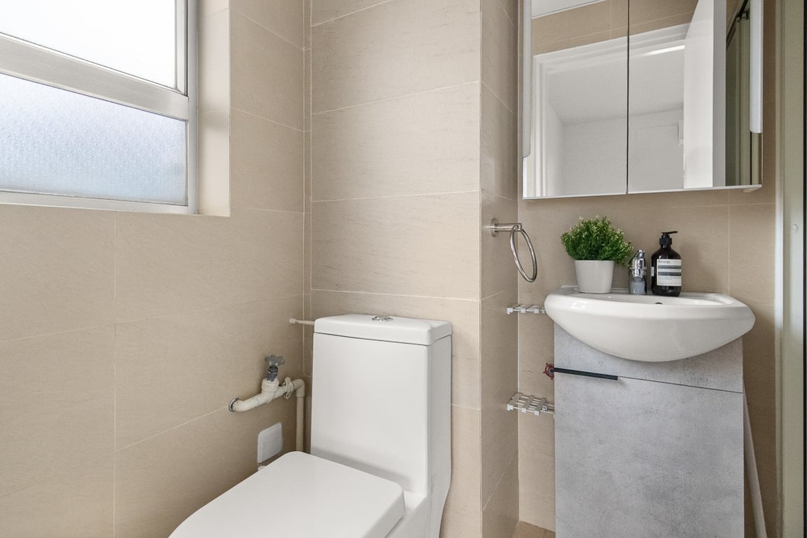https://img.propertyraptor.com/cdn-cgi/imagedelivery/KD5bF_AFL0JDTbKLWF7z9g/ap8/ap8_001/hornet/prp/img/b08d71ac8ef6988fc9764aa57fc30d2b-wtm.jpg/public