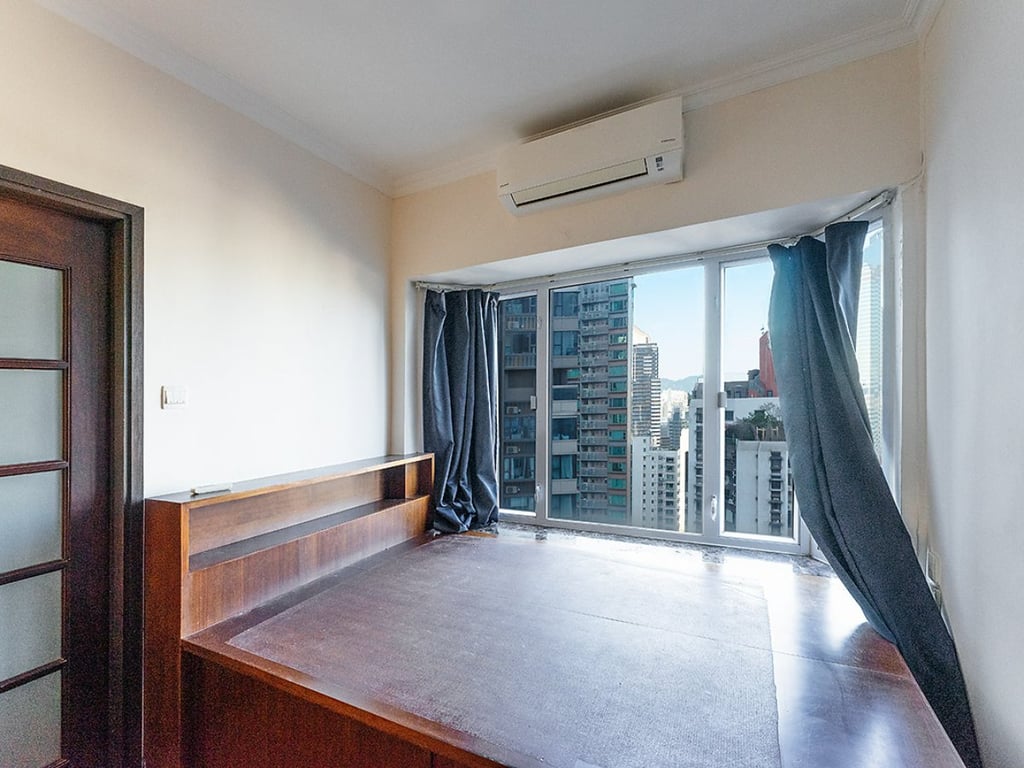 https://img.propertyraptor.com/cdn-cgi/imagedelivery/KD5bF_AFL0JDTbKLWF7z9g/ap8/ap8_001/hornet/prp/img/b0d091daaf75684e8172344b830e0276.jpg/public