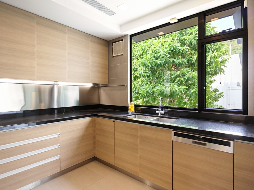 https://img.propertyraptor.com/cdn-cgi/imagedelivery/KD5bF_AFL0JDTbKLWF7z9g/ap8/ap8_001/hornet/prp/img/b102262352c3d70f48c8461743685868.jpg/public