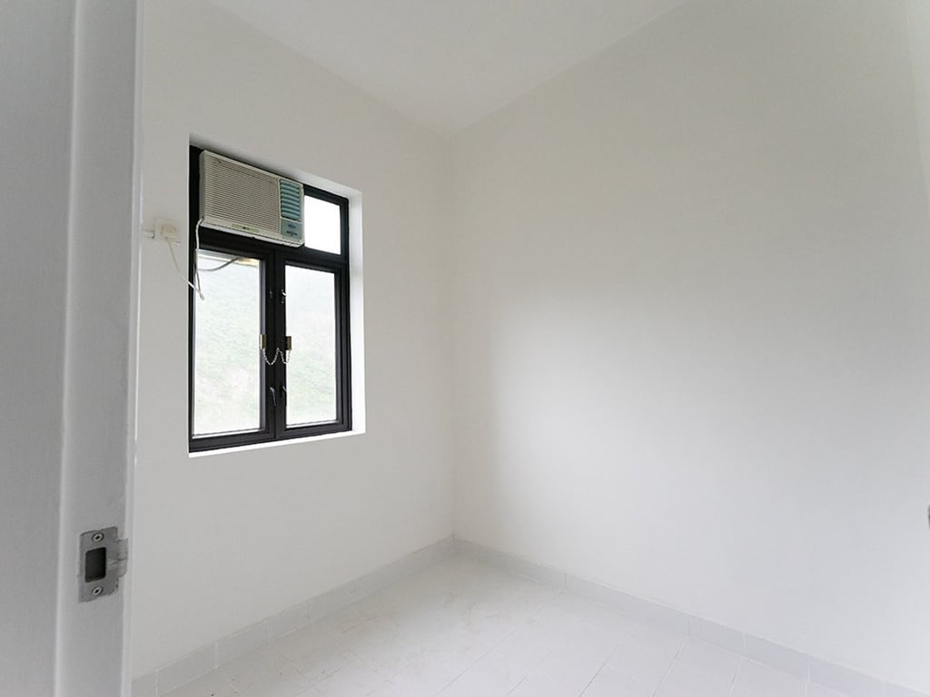 https://img.propertyraptor.com/cdn-cgi/imagedelivery/KD5bF_AFL0JDTbKLWF7z9g/ap8/ap8_001/hornet/prp/img/b1278d83a221d75dbe7f87ac0e81e027.jpg/public