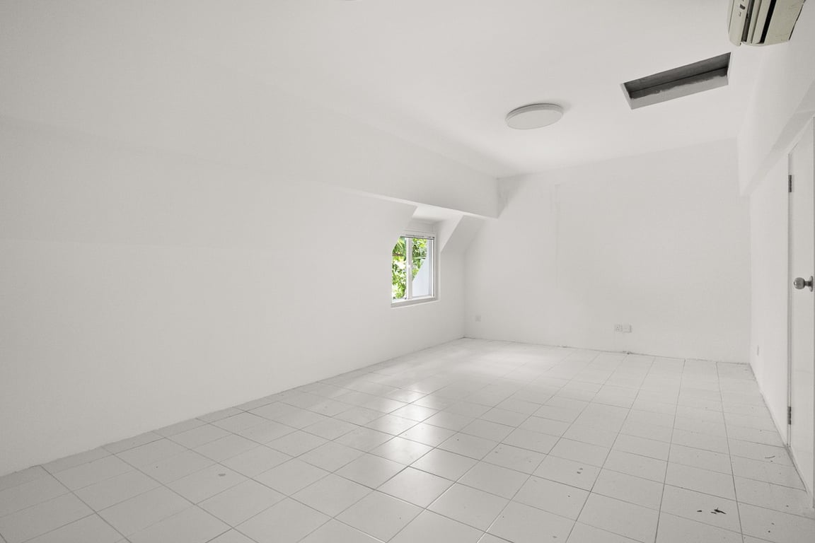 https://img.propertyraptor.com/cdn-cgi/imagedelivery/KD5bF_AFL0JDTbKLWF7z9g/ap8/ap8_001/hornet/prp/img/b1644d2ff296690abe2a43a105cb3927-wtm.jpg/public