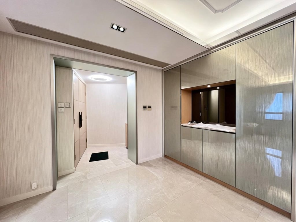 https://img.propertyraptor.com/cdn-cgi/imagedelivery/KD5bF_AFL0JDTbKLWF7z9g/ap8/ap8_001/hornet/prp/img/b1693ba2f5fda6692b7f5bdc4122c81d-wtm.jpg/public