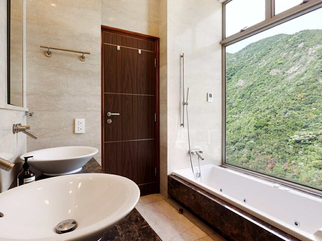 https://img.propertyraptor.com/cdn-cgi/imagedelivery/KD5bF_AFL0JDTbKLWF7z9g/ap8/ap8_001/hornet/prp/img/b18fa7bcc245702b12e2123d27eec8e5.jpg/public