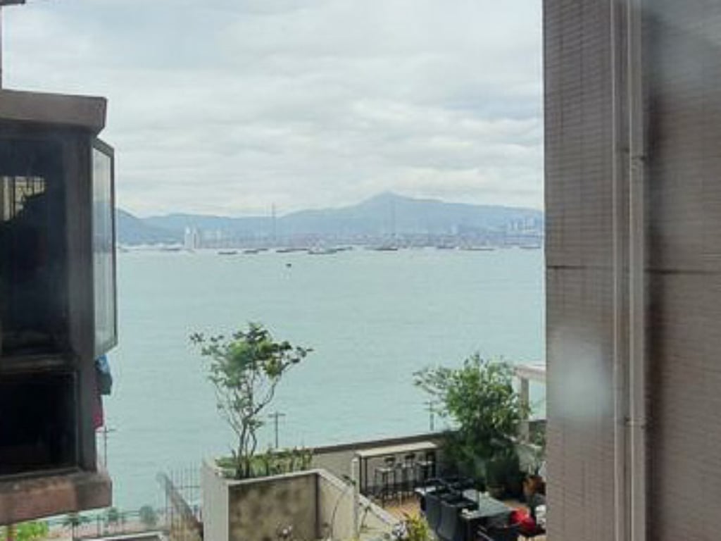 https://img.propertyraptor.com/cdn-cgi/imagedelivery/KD5bF_AFL0JDTbKLWF7z9g/ap8/ap8_001/hornet/prp/img/b1ab694acbea4aa36b97b574e8c3e29f.jpg/public