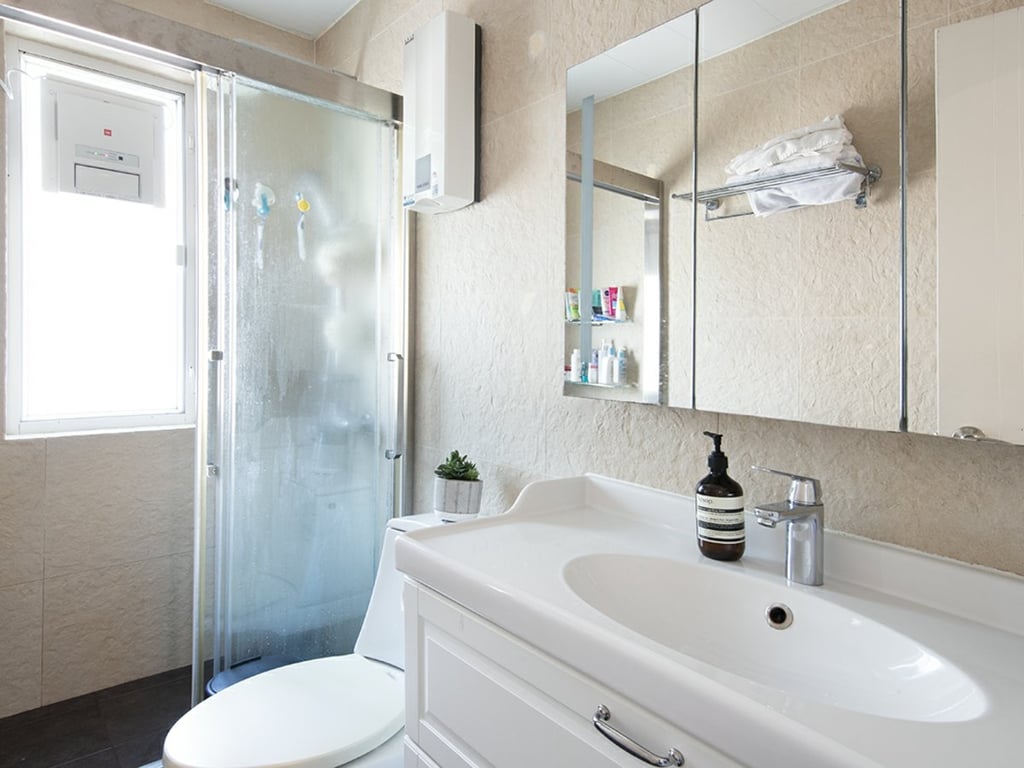 https://img.propertyraptor.com/cdn-cgi/imagedelivery/KD5bF_AFL0JDTbKLWF7z9g/ap8/ap8_001/hornet/prp/img/b1d2f130c28e981e8589850c366abe26.jpg/public