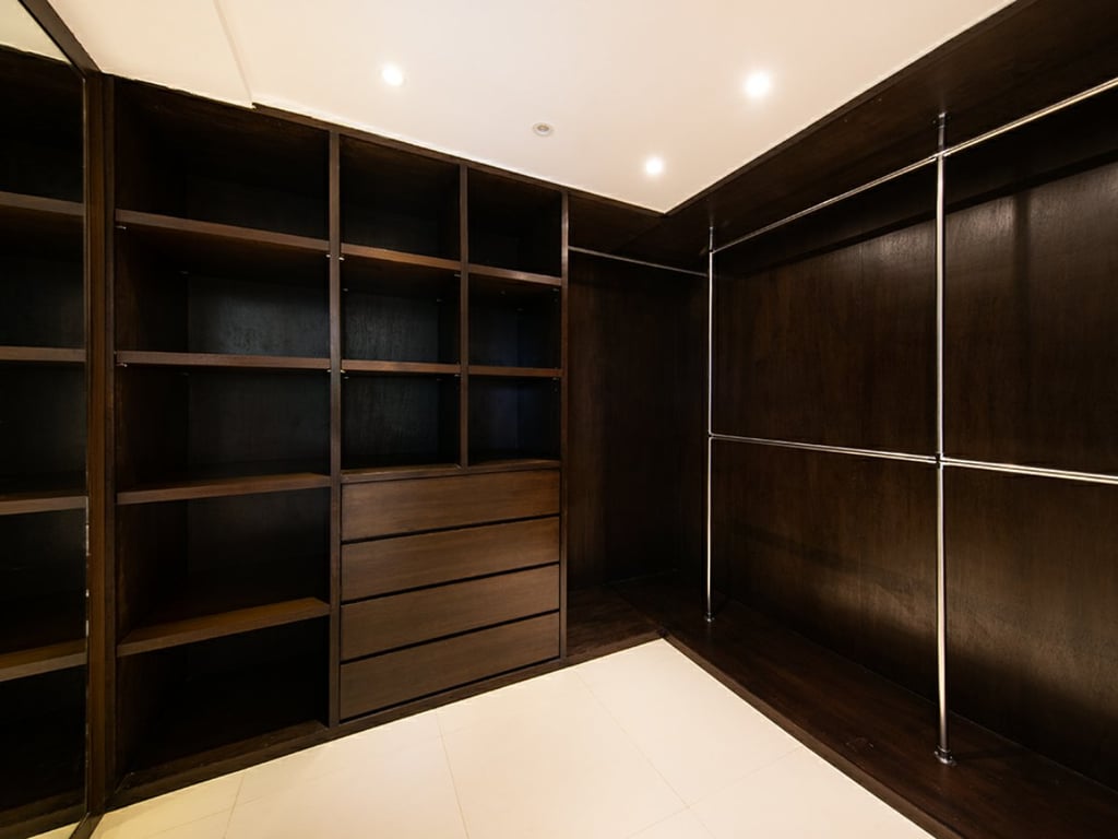 https://img.propertyraptor.com/cdn-cgi/imagedelivery/KD5bF_AFL0JDTbKLWF7z9g/ap8/ap8_001/hornet/prp/img/b20df3f1871cde01a1fbd0a5d0159e8c.jpg/public