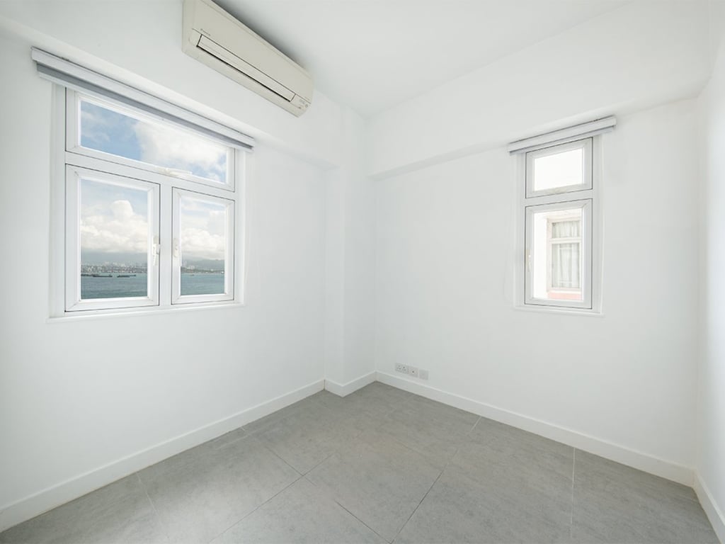 https://img.propertyraptor.com/cdn-cgi/imagedelivery/KD5bF_AFL0JDTbKLWF7z9g/ap8/ap8_001/hornet/prp/img/b2111040a3cc59485a4350f92cdd4c86.jpg/public