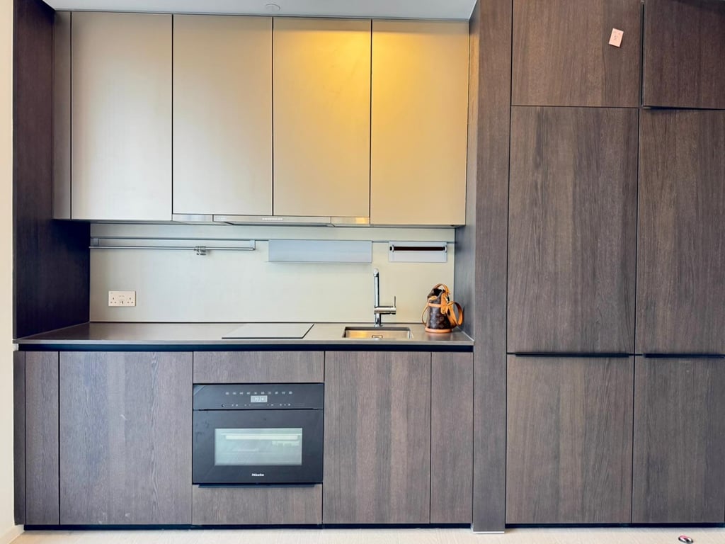 https://img.propertyraptor.com/cdn-cgi/imagedelivery/KD5bF_AFL0JDTbKLWF7z9g/ap8/ap8_001/hornet/prp/img/b24ed63b7cb7ae352743d727cbe3f2d2-wtm.jpg/public