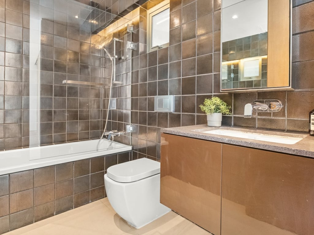 https://img.propertyraptor.com/cdn-cgi/imagedelivery/KD5bF_AFL0JDTbKLWF7z9g/ap8/ap8_001/hornet/prp/img/b26b67e8fe97bca8593a0a062d27f3a4-wtm.jpg/public