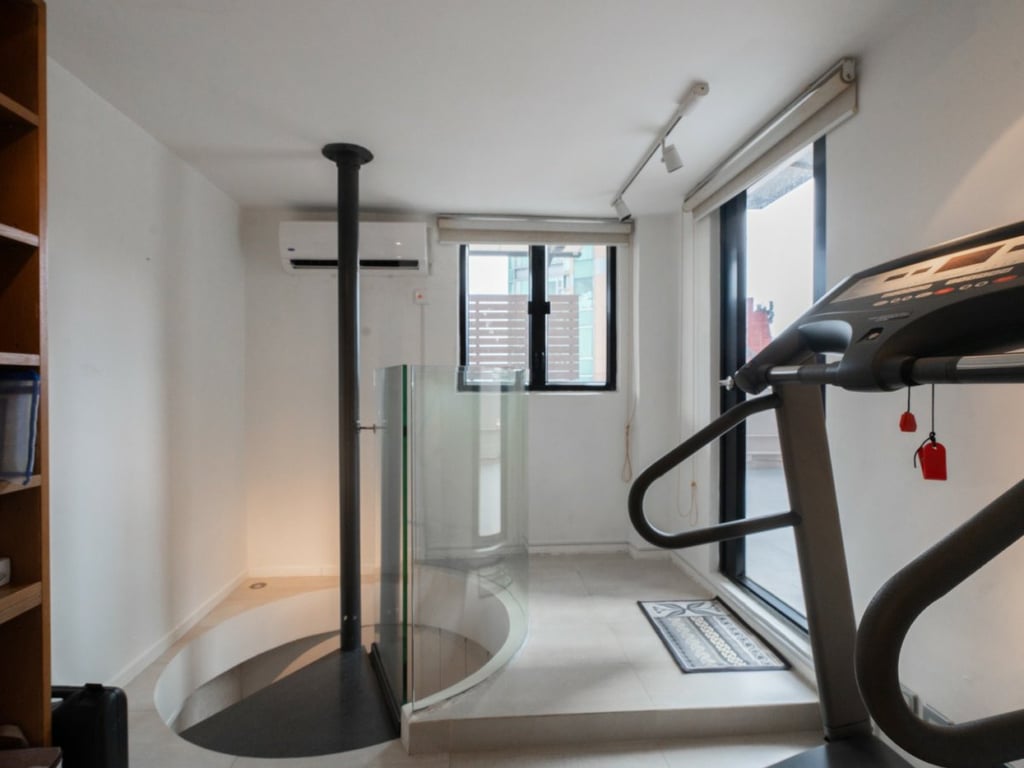 https://img.propertyraptor.com/cdn-cgi/imagedelivery/KD5bF_AFL0JDTbKLWF7z9g/ap8/ap8_001/hornet/prp/img/b29397e5b03b63b59a6c52658f2e7608.jpg/public