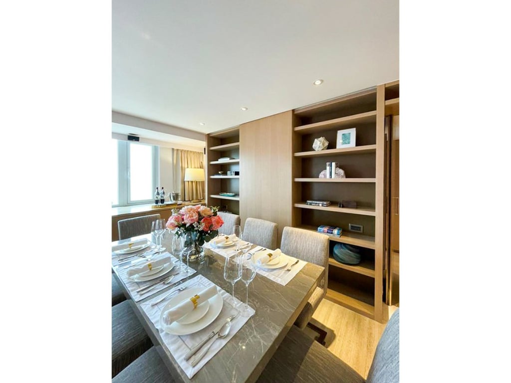https://img.propertyraptor.com/cdn-cgi/imagedelivery/KD5bF_AFL0JDTbKLWF7z9g/ap8/ap8_001/hornet/prp/img/b2b39fa5edfad6b9d1ccff0ee840d373.jpg/public