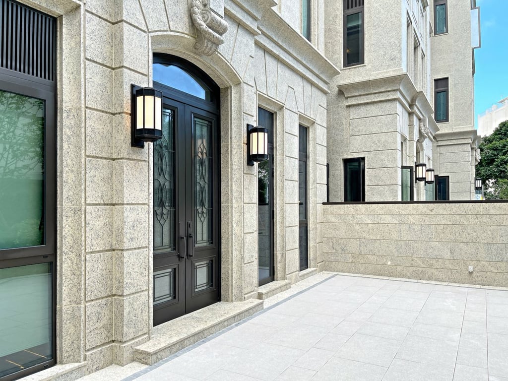 https://img.propertyraptor.com/cdn-cgi/imagedelivery/KD5bF_AFL0JDTbKLWF7z9g/ap8/ap8_001/hornet/prp/img/b2c5ba386f117c1f7d09ff07ea23fe27.jpg/public